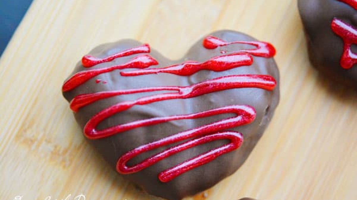 chocolate-covered-strawberry-hearts
