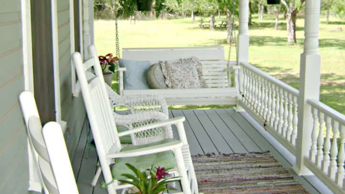 old-fashioned-country-porch