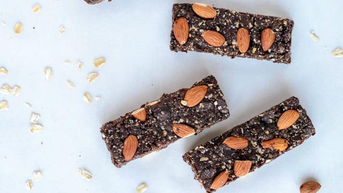Salted-Chocolate-Almond-No-Bake-Granola-Bars.-Tastes-just-like-a-brownie-Naturally-sweetened-and-gluten-free