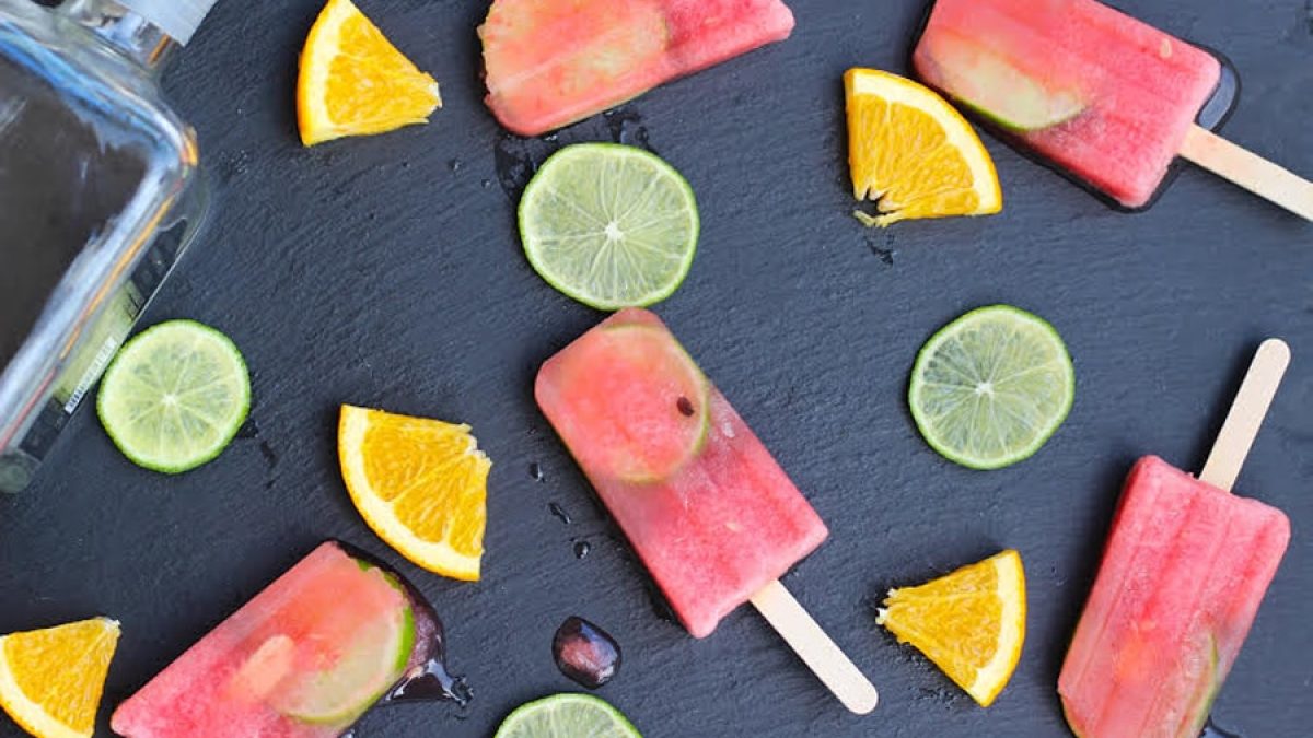 Fruity-boozy-popsicles-for-summer