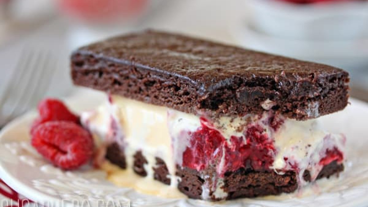 brownie-raspberry-ice-cream-sandwich
