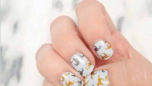 Gold-and-silver-horse-manicure