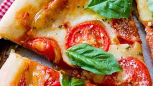 classic-margherita-pizza