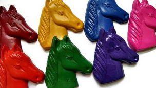 horse-crayons
