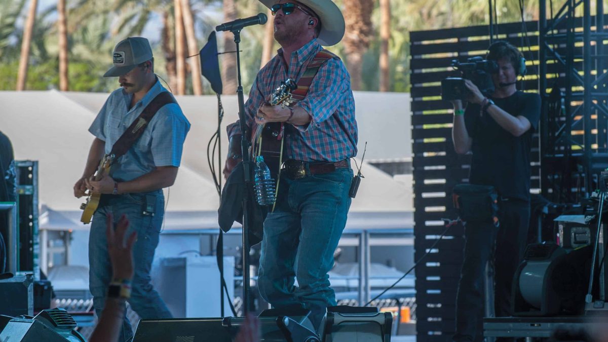 cody johnson singning country music at stage coach in california
