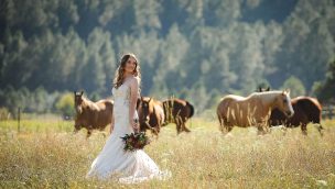 horse and bride poses dunlap photography cowgirl magazine