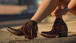cowgirl-magazine-corral-fall-fringe-boots
