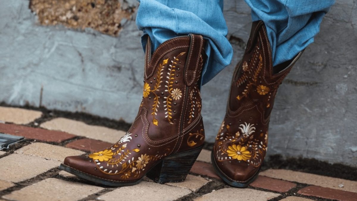 cowgirl-magazine-durango-boots